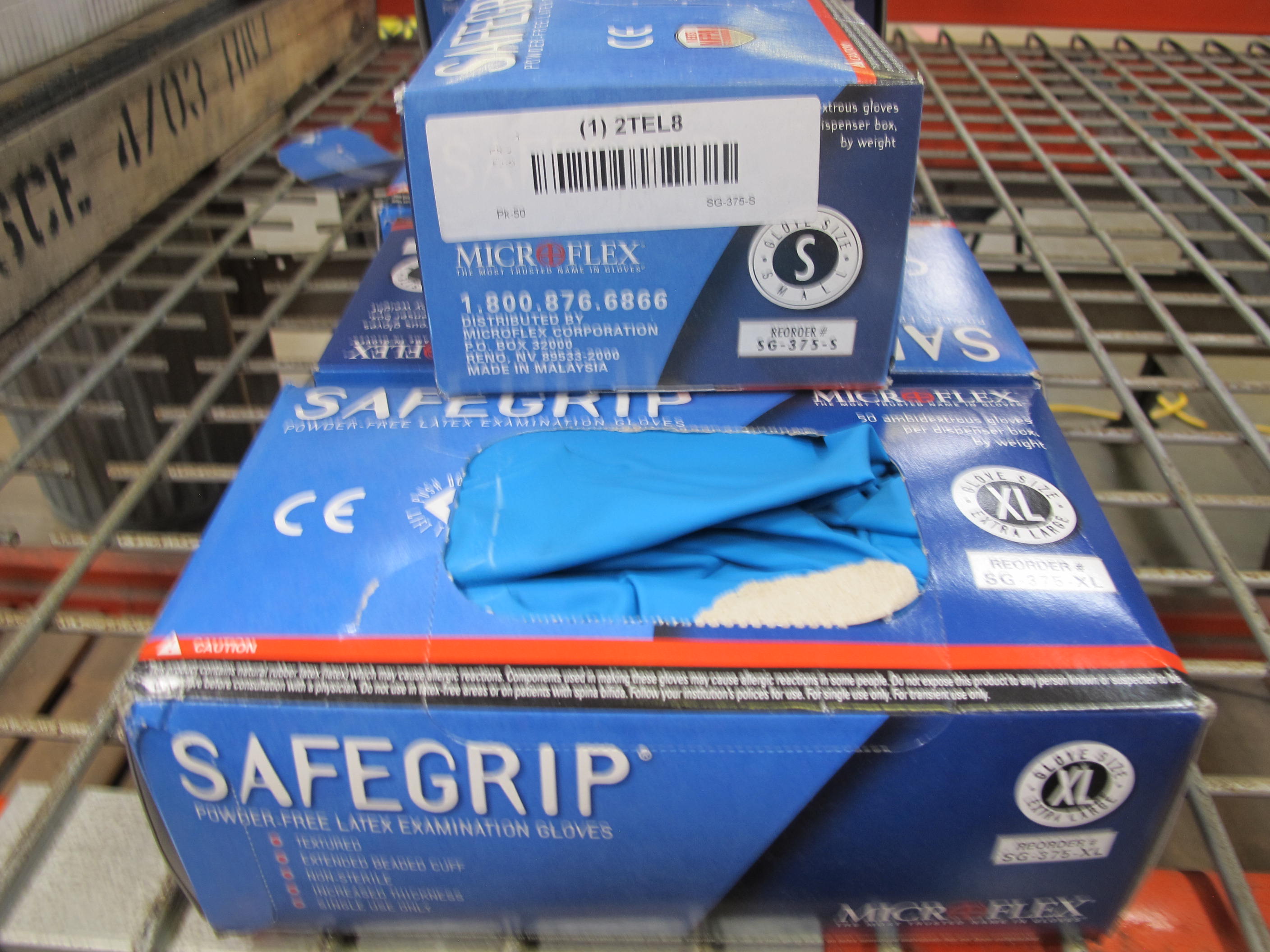 LOT TO INCLUDE: (7 BOXES/15-20 PACKS PER BOX, 100 GLOVES PER PACK) MEDIUM SIZED BLUE NITRILE GLOVES, (6 PACKS) SAFEGRIP POWDER FREE LATEX EXAMINATION GLOVES, (4 BOXES) SMALL POLYMED LATEX EXAMINATION GLOVES, (3 BOXES) AMBIDEX EXAMINATION GLOVES. LOADING & HANDLING FEE $15-4215